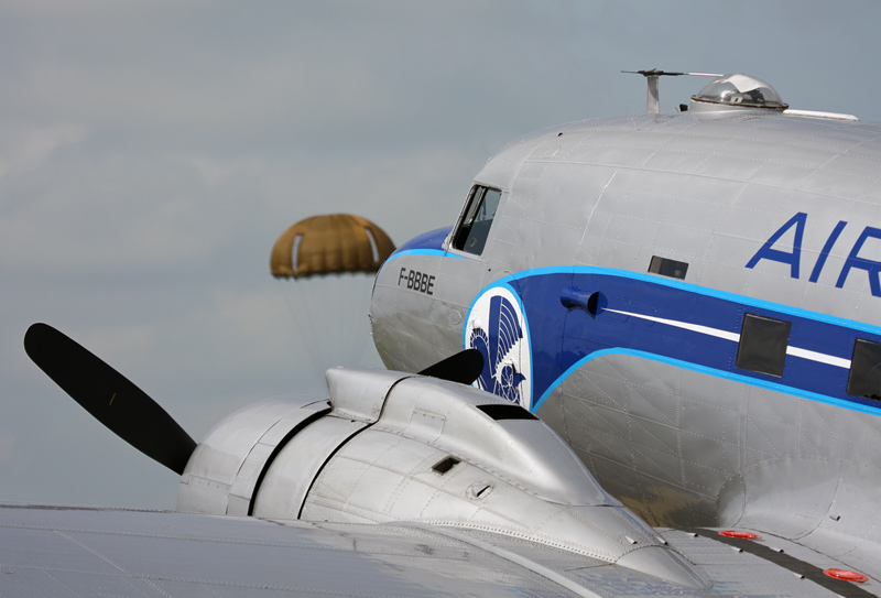 Paratroops and C47   an old time story